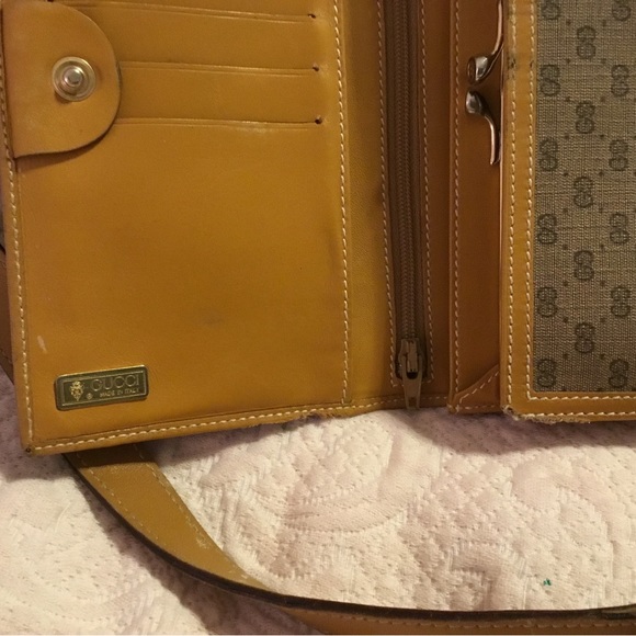 Vintage authentic Gucci crossbody bag with matching wallet - Picture 3 of 3